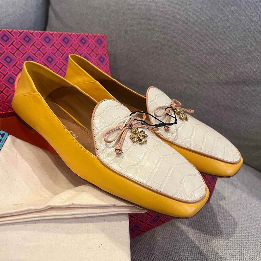NEW Tory Burch Yellow & Cream Two Tone Bow Charm Loafers - Picture 2 of 8